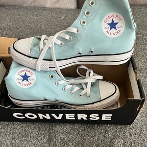 New!! Converse unisex shoes.